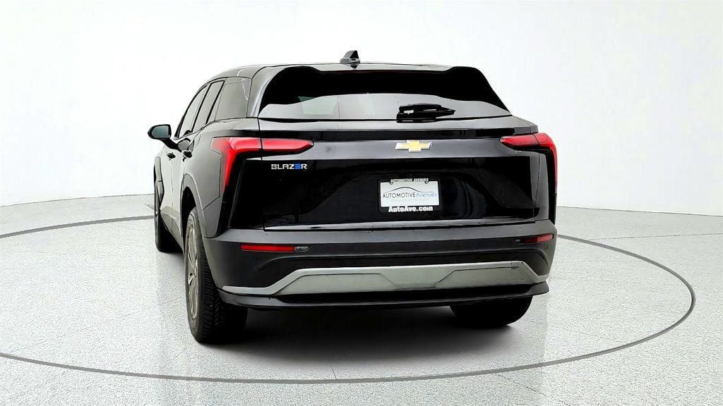 Used 2026 Chevrolet Blazer EV LT FWD image 6