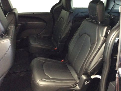 New 2025 Chrysler Voyager LX image 33