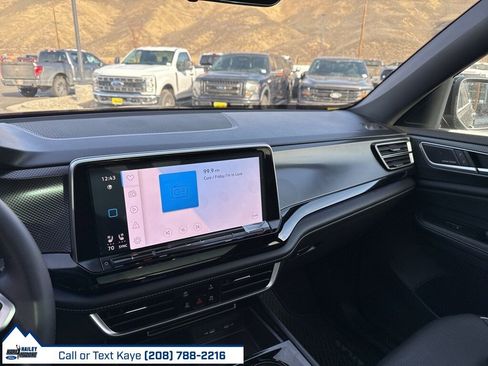 Used 2024 Volkswagen Atlas Cross Sport SEL Premium R-Line image 28