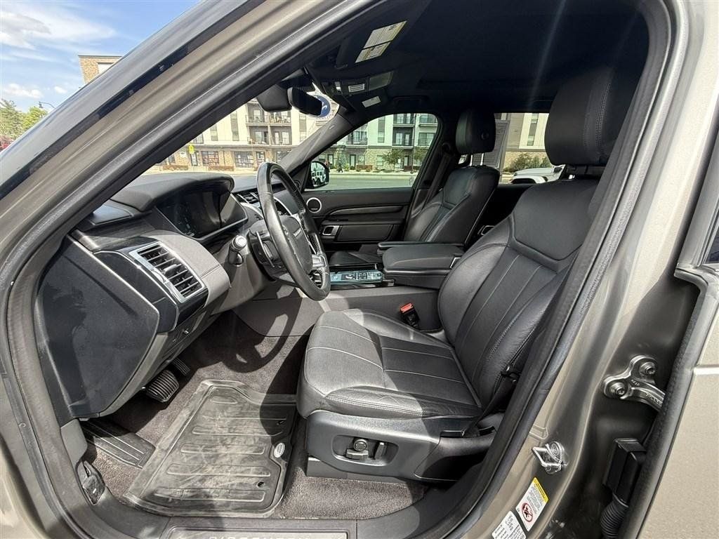 Used 2018 Land Rover Discovery HSE AWD/4WD image 18