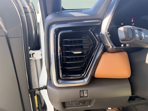 Used 2023 GMC Canyon AT4 w/ Technology Package image 25