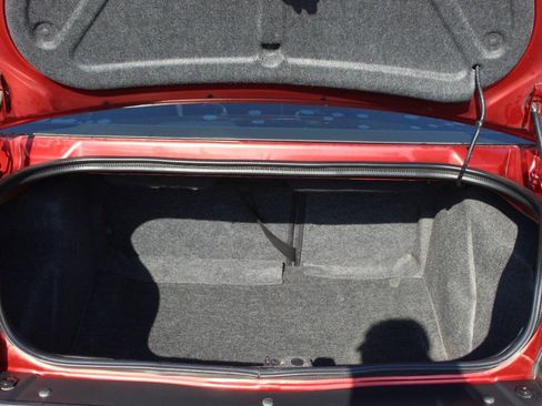 Used 2014 Dodge Challenger SXT RWD image 10
