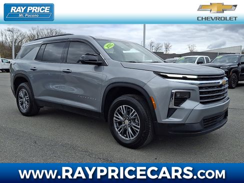 Certified 2025 Chevrolet Traverse LT AWD/4WD image 1