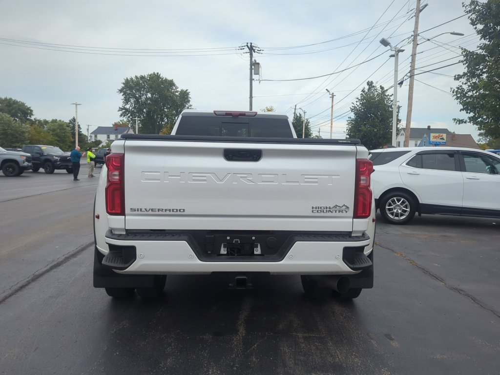 Used 2025 Chevrolet Silverado 3500 High Country w/ High Country Premium Package AWD/4WD image 9