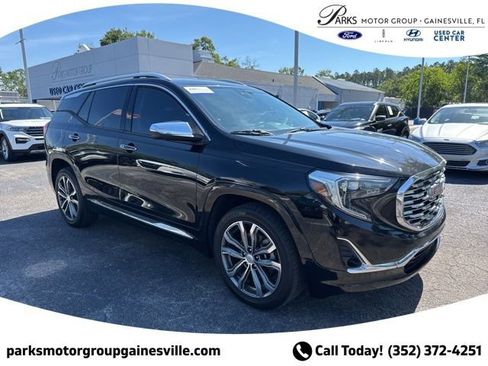 Used 2020 GMC Terrain Denali w/ Denali Premium Package FWD image 1