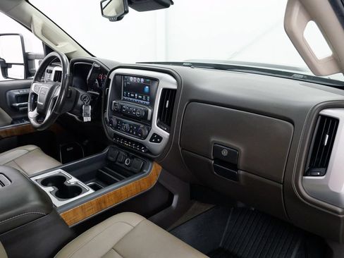 Used 2019 GMC Sierra 2500 SLT w/ Driver Alert Package AWD/4WD image 18