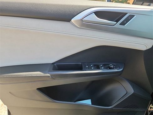 New 2025 Volkswagen Taos SE image 6