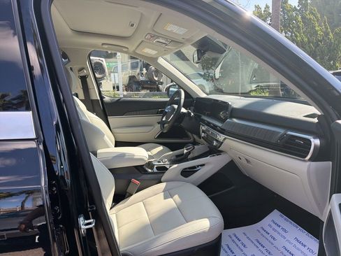 Used 2025 Kia Telluride EX image 10