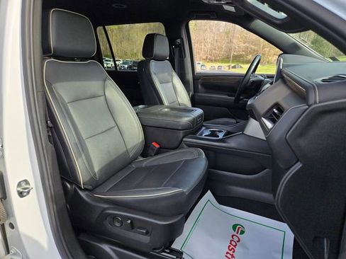 Used 2023 Chevrolet Suburban Premier AWD/4WD image 19