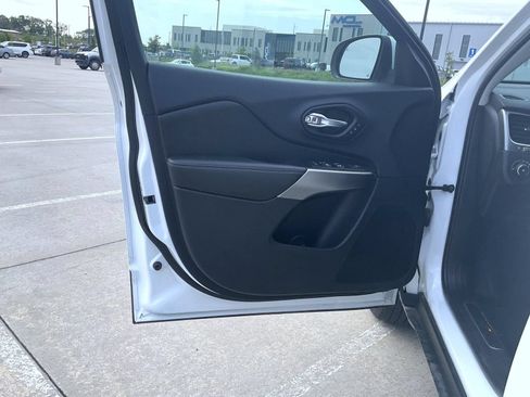 Used 2020 Jeep Cherokee Limited AWD/4WD image 10