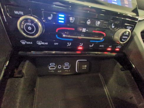 Used 2022 Jeep Grand Cherokee Overland w/ Luxury Tech Group IV image 19