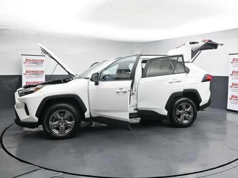 Used 2024 Toyota RAV4 XLE FWD image 43
