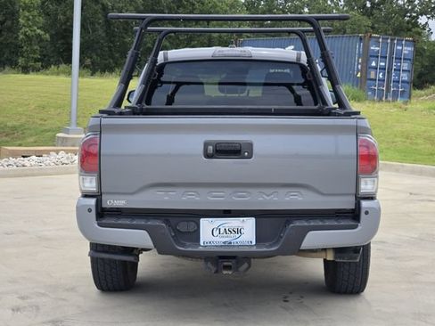 Used 2020 Toyota Tacoma TRD Off-Road w/ Technology Package AWD/4WD image 7