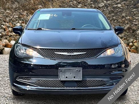 Used 2024 Chrysler Voyager LX FWD image 3