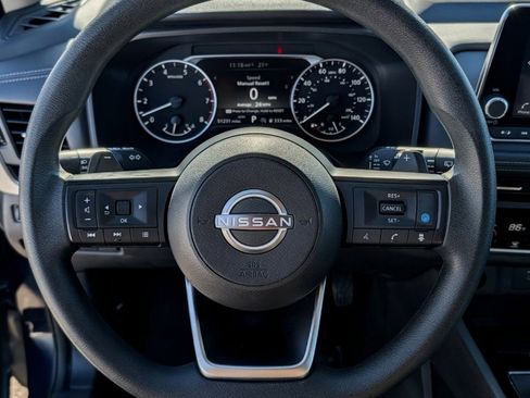 Used 2024 Nissan Rogue SV image 16