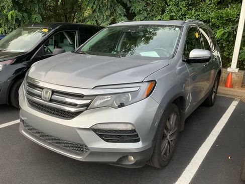 Used 2017 Honda Pilot Touring image 12
