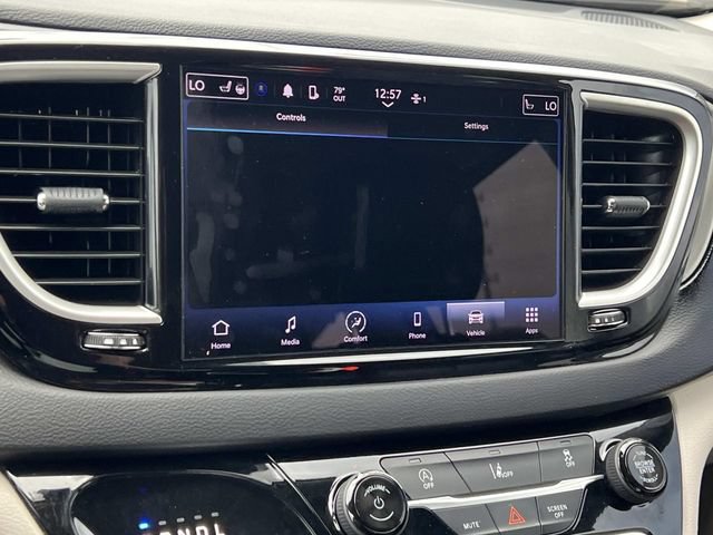 Used 2022 Chrysler Pacifica Touring-L FWD image 22