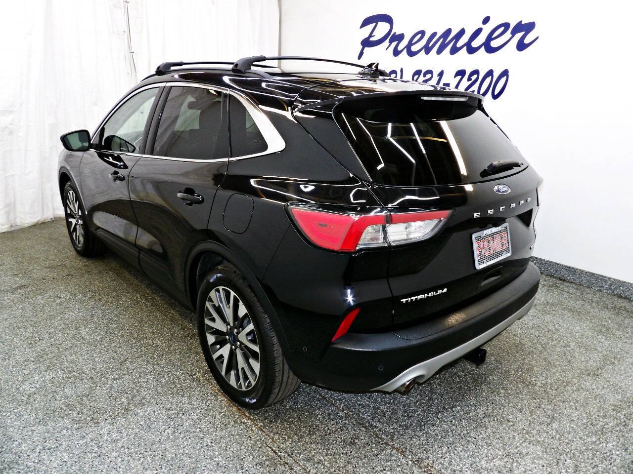 Used 2020 Ford Escape Titanium AWD/4WD image 4