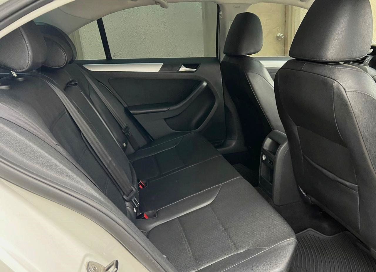Used 2013 Volkswagen Jetta SE FWD image 17