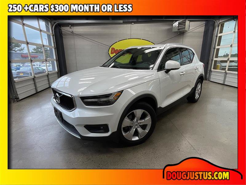 Used 2021 Volvo XC40 T4 Momentum FWD image 1
