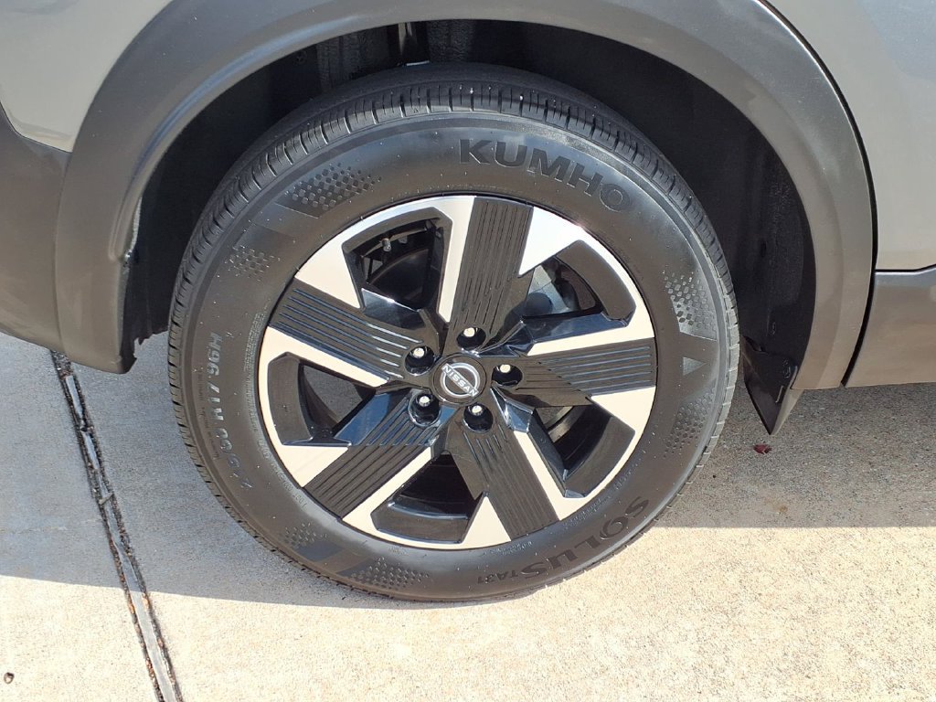 Used 2025 Nissan Kicks SV AWD/4WD image 9