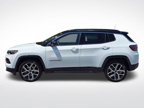 Used 2025 Jeep Compass Limited w/ Elite Group AWD/4WD image 15
