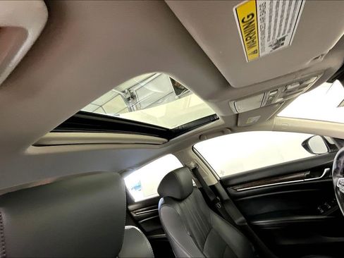 Used 2018 Honda Accord Touring image 23