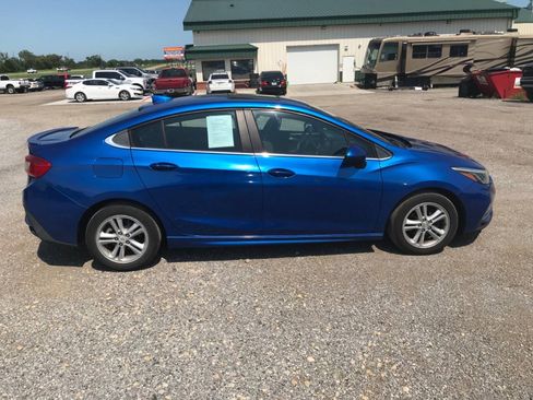 Used 2016 Chevrolet Cruze LT w/ Convenience Package FWD image 4