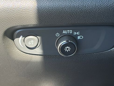 Used 2023 Chevrolet Traverse RS image 15