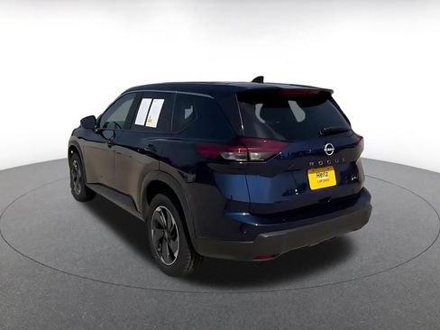 Used 2025 Nissan Rogue SV AWD/4WD image 11