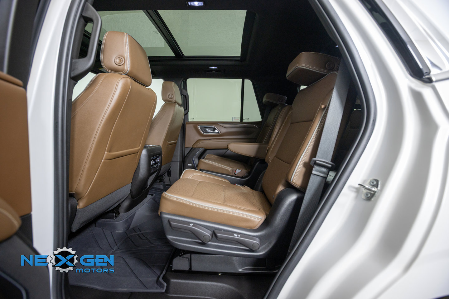 Used 2023 Chevrolet Tahoe High Country AWD/4WD image 29