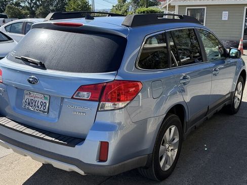 Used 2012 Subaru Outback 3.6R Limited AWD/4WD image 3