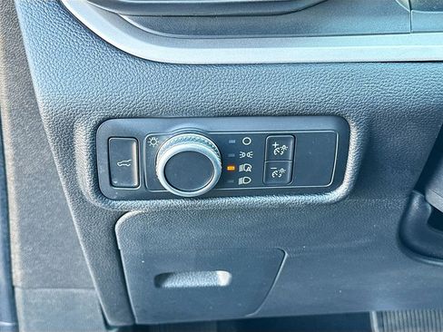 Used 2022 Ford Explorer XLT image 28