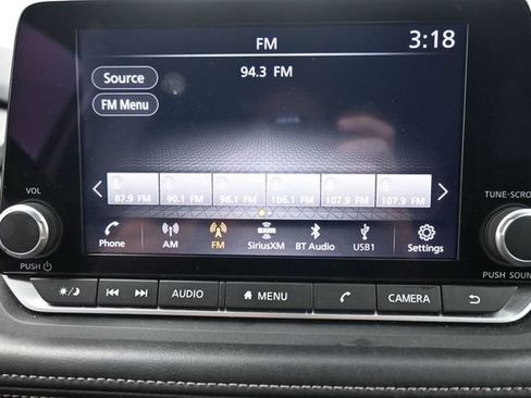 Used 2024 Nissan Rogue S FWD image 23