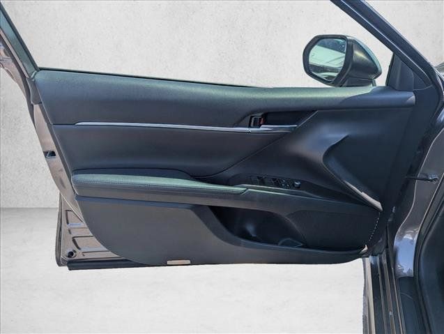 Used 2022 Toyota Camry XSE FWD image 21