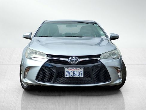 Used 2016 Toyota Camry SE image 2