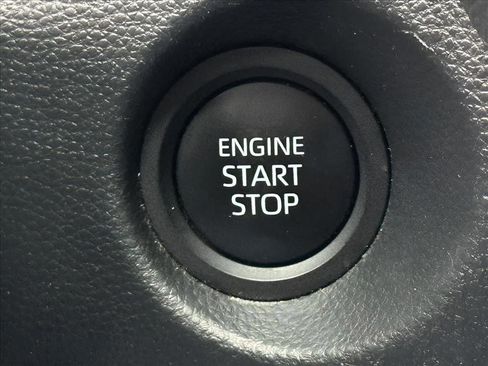 Used 2024 Toyota Corolla Cross XLE image 30