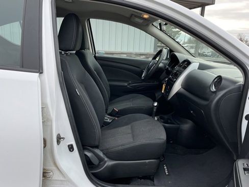Used 2015 Nissan Versa SV image 29