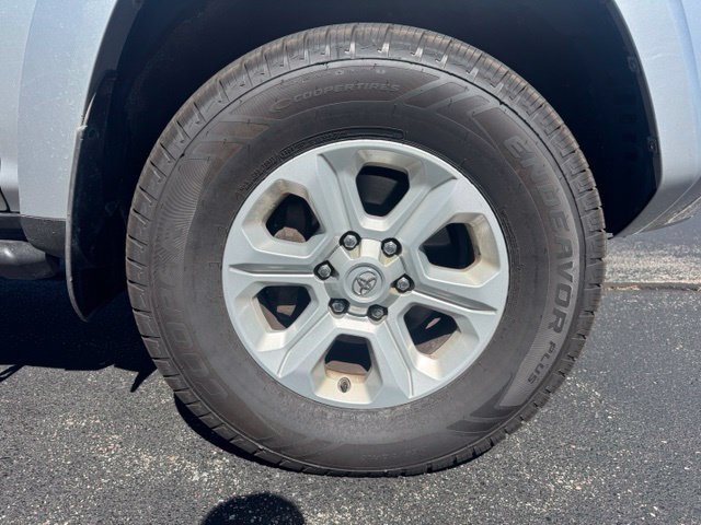 Used 2016 Toyota 4Runner SR5 AWD/4WD image 9