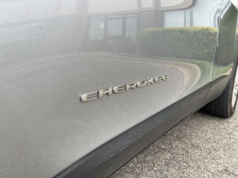 Used 2014 Jeep Cherokee Latitude w/ Comfort/Convenience Group AWD/4WD image 10