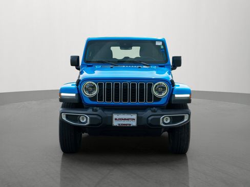 Used 2024 Jeep Wrangler Unlimited Sahara w/ Technology Group AWD/4WD image 2