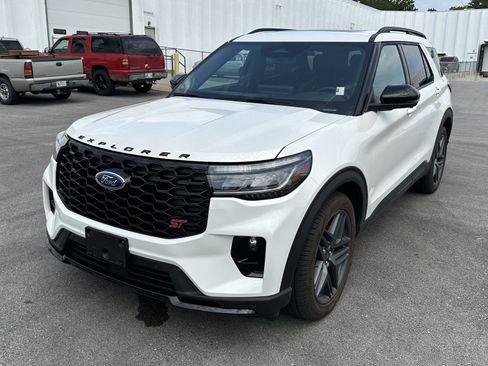 Used 2025 Ford Explorer ST AWD/4WD image 5