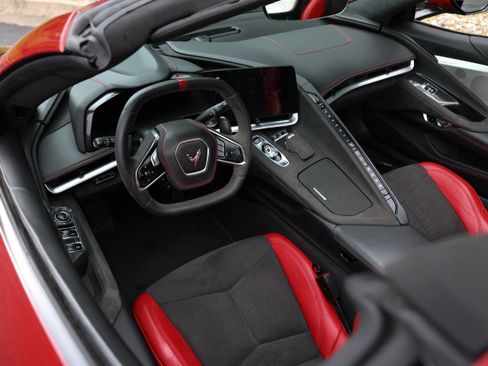 Used 2021 Chevrolet Corvette Stingray Premium Conv w/ Z51 Performance Package RWD image 8