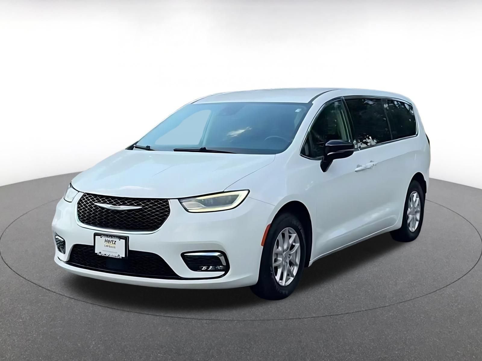 Used 2024 Chrysler Pacifica Touring-L FWD image 6