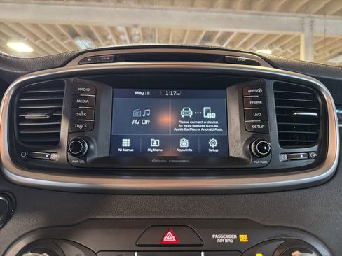 Used 2017 Kia Sorento AWD w/ LX Convenience Package image 19