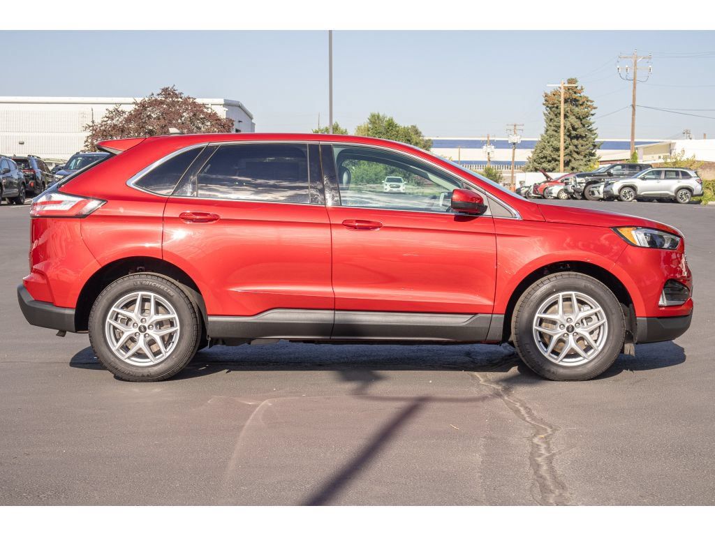 Used 2024 Ford Edge SEL w/ Convenience Package AWD/4WD image 2