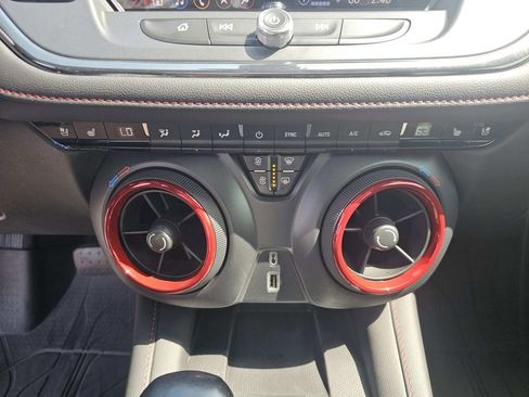 Used 2021 Chevrolet Blazer RS w/ Enhanced Convenience Package FWD image 11