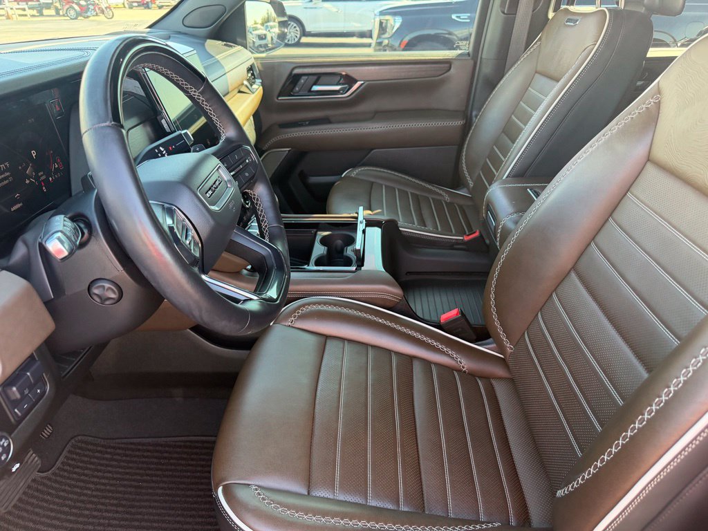 Used 2025 GMC Yukon XL Denali Ultimate AWD/4WD image 30