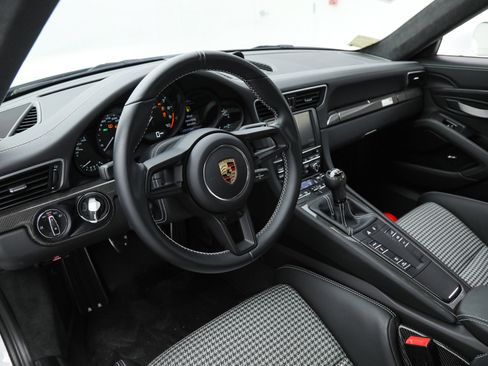 Used 2016 Porsche 911 R image 28