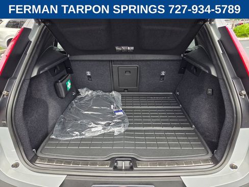 Certified 2024 Volvo XC40 B5 Plus w/ Protection Package Premier AWD/4WD image 17